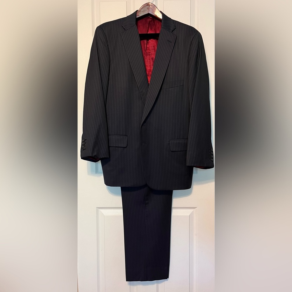 Tom James, Men’s Custom made wool suit, size 50R, pants W40/L 28